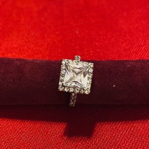 👠Halo Cz around Large Square Cz Ring